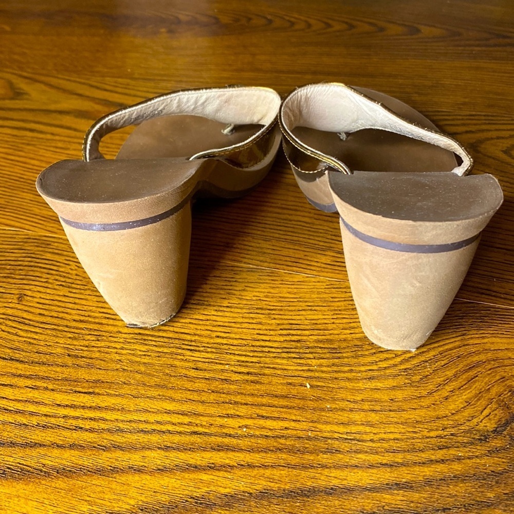 🌹 Michael Kors 🌹 Bronze Gold & Brown Wedge Thong Sandals - Picture 7 of 10